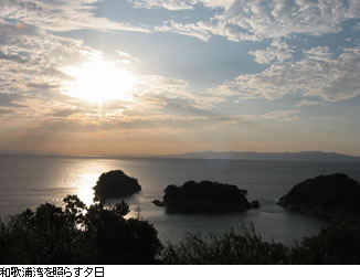 写真：和歌浦湾を照らす夕日