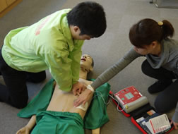写真1：AEDの使用方法