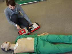 写真2：AEDの使用方法
