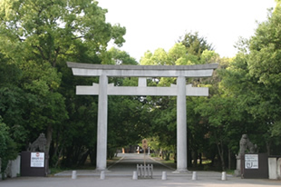 写真1：竈山神社