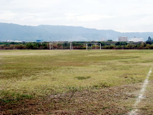 写真2：小豆島球技場