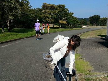 ボランティア団体による公園での清掃活動（松江地区）