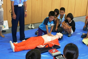 写真：AED訓練