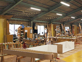 洋家具を製造する作業場の写真