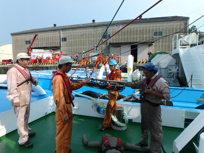 写真：田中海運乗組員の活動状況