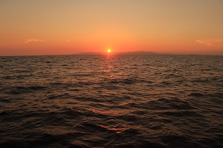和歌の浦遊覧船から見る夕日