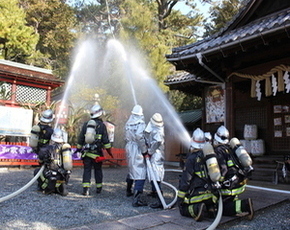 写真：令和2年度文化財総合消防訓練の様子（紀州東照宮）
