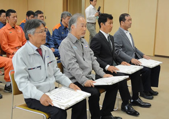 写真1：人命救助に対する感謝状の贈呈式