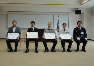 写真2：人命救助に対する感謝状の贈呈式