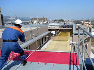 写真2：ロープブリッジ救出