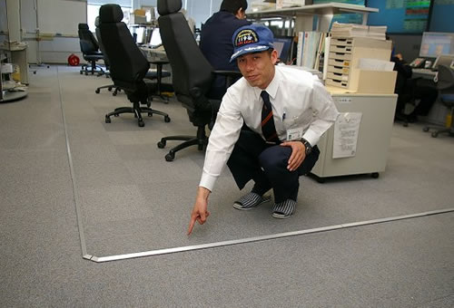 写真：床免震装置