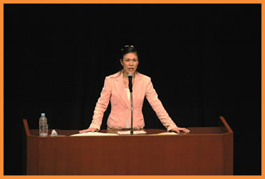 写真2：有馬理恵氏による講演