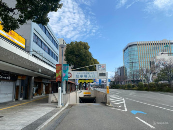 けやき大通り地下駐車場の入口の写真