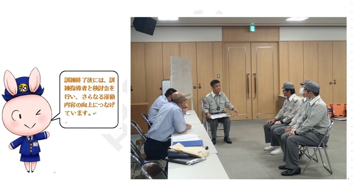 救急活動技能検証訓練終了後の検討会の様子。