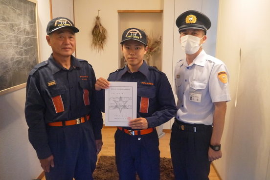 学生消防団活動認証状交付　記念撮影