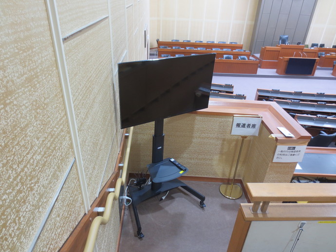 本会議場モニター