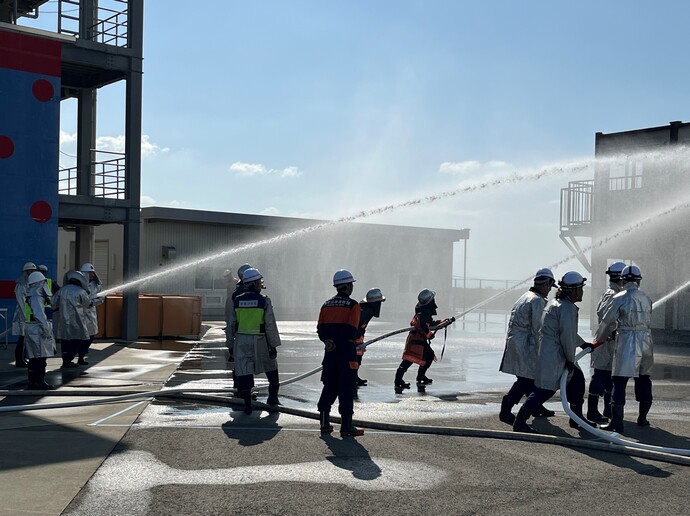 写真:放水活動(2)