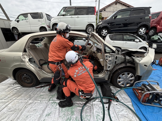 車両前方を拡張中の写真