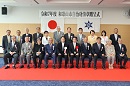 サムネイル画像：功労を称えて