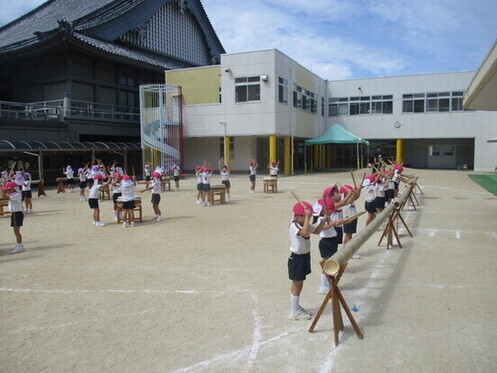 幼年消防クラブ「鷺森幼稚園」演奏写真