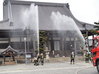 昨年度（令和6年度）の総合消防訓練（梶取本山総持寺）の模様写真