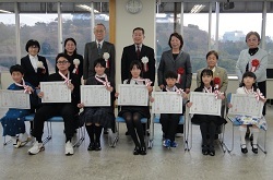作文、書道の分野で優秀な成績を収めました